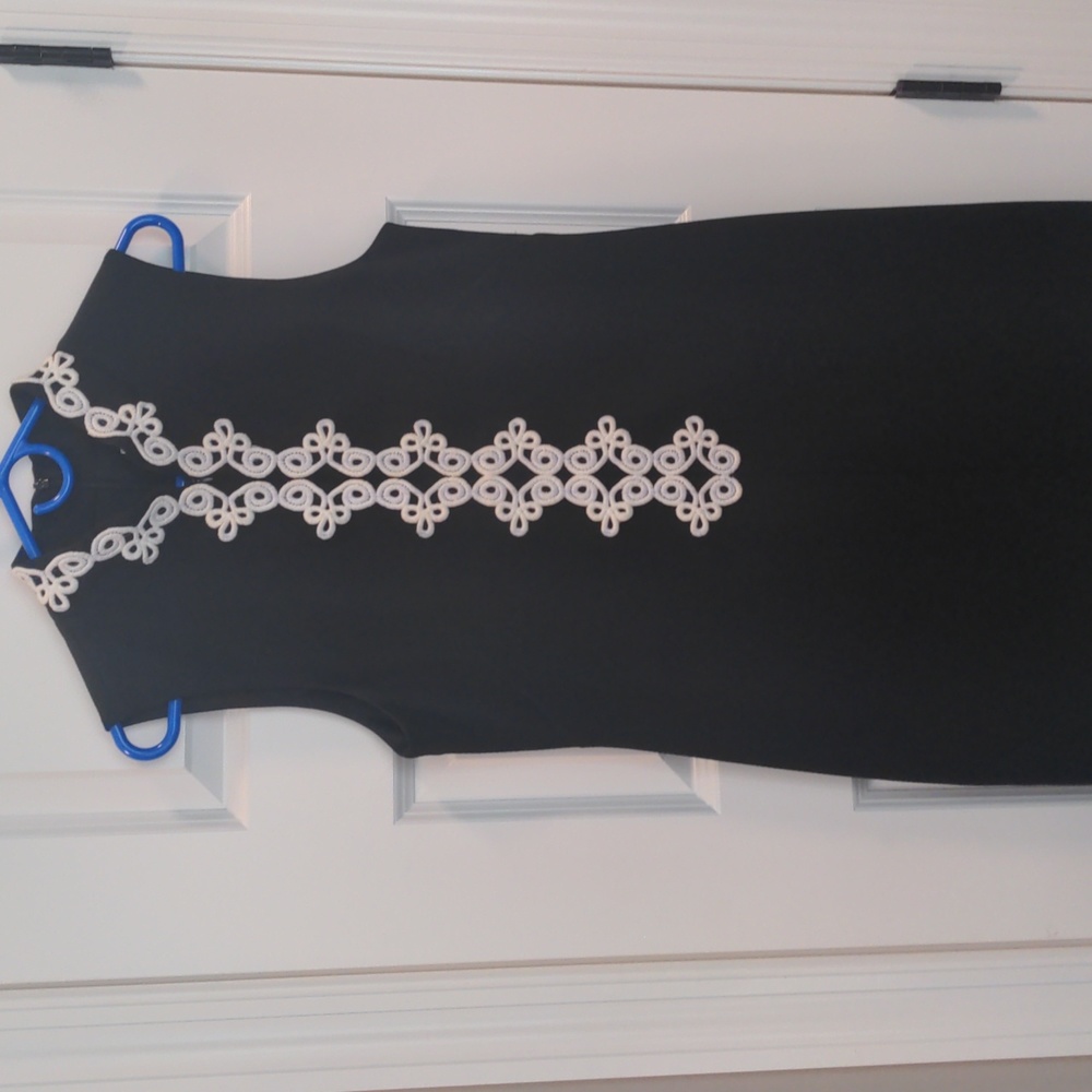 Sleeveless black dress